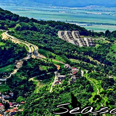 Seasons Mountain Suite Braşov Buitenkant foto